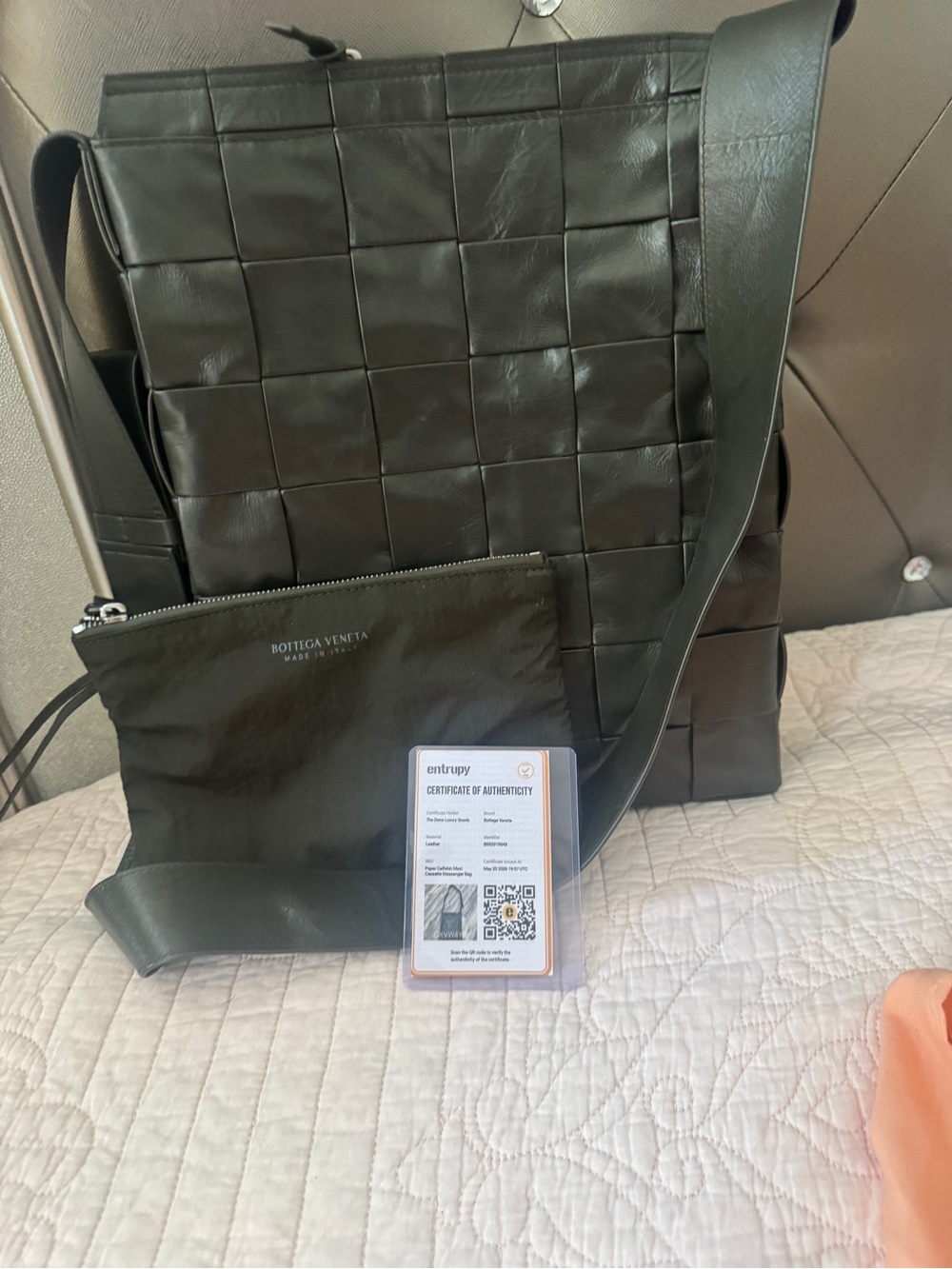 Bottega Veneta Men’s Intrecciato Woven Leather Crossbody Bag in Dark Green - Picture 2 of 8